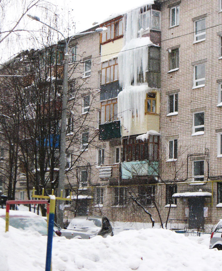 В Кстове лед может обрушить балконы.
