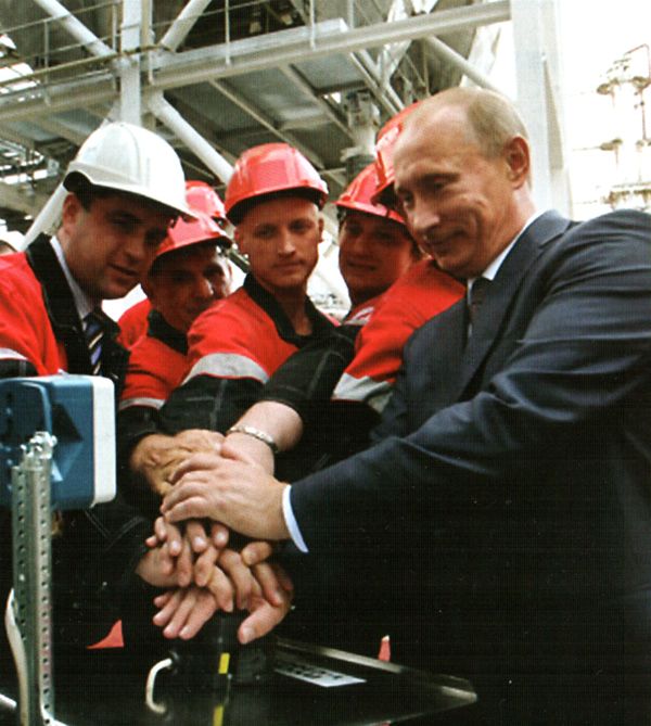 Путин вместе
 с нефтепереработчиками запускает каткрекинг